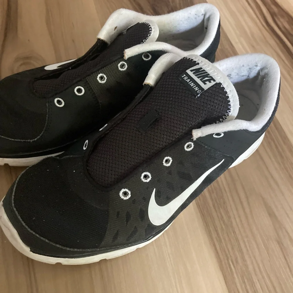 Nike Training Sneakers Women's Black Running Shoes 580376-003 - Size 9.5